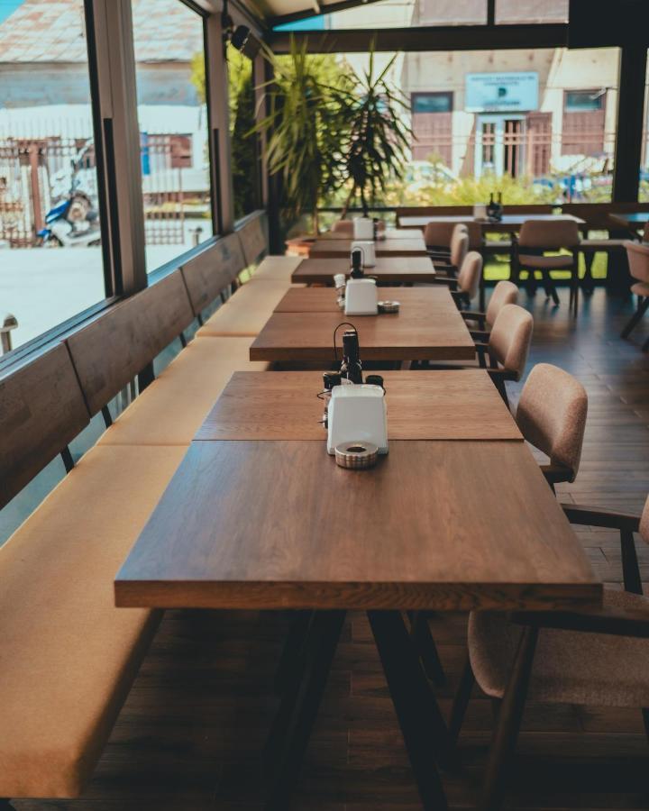Delta Est Hotel & Restaurant Sulina Eksteriør billede